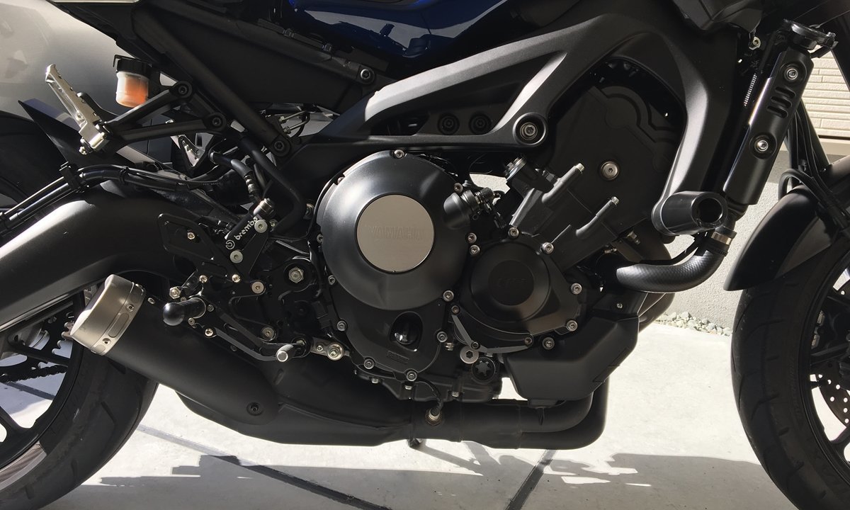 XSR900にMT-09の純正マフラーを装着。 - ゆっくり急げ