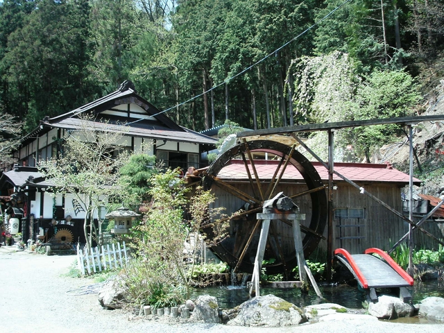 赤石温泉の水車
