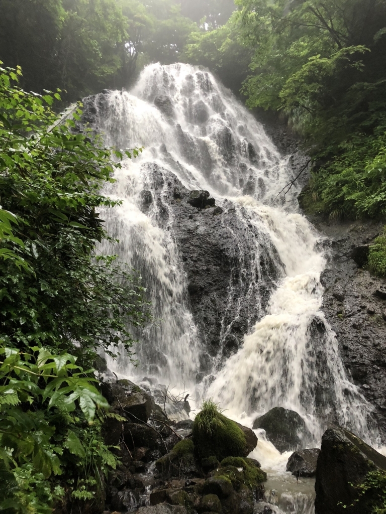 名前が2つもあるんです！『不動滝(開運出世の滝)』 - 雨女のカクリツ。