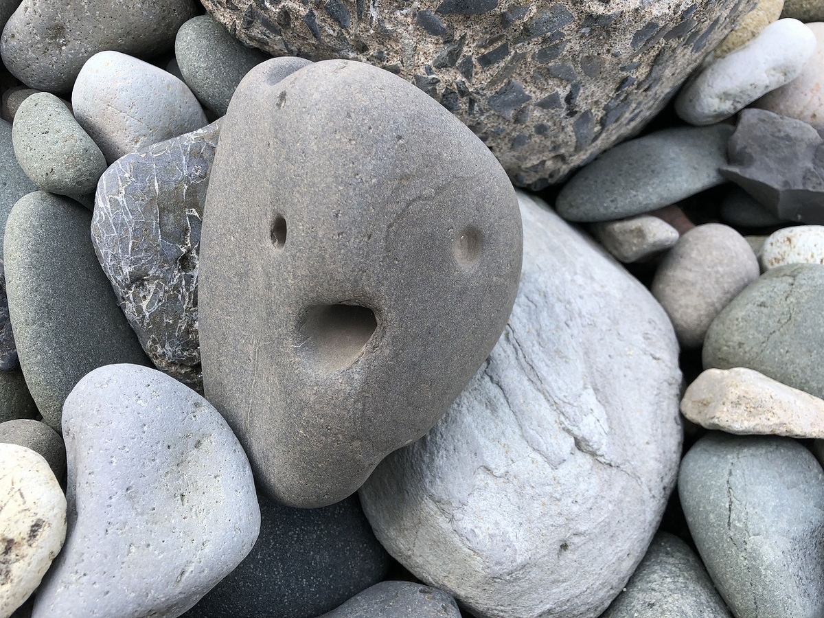 石ころコロコロ・・・青森【綱不知海岸(つなしらずかいがん)】 - 雨女