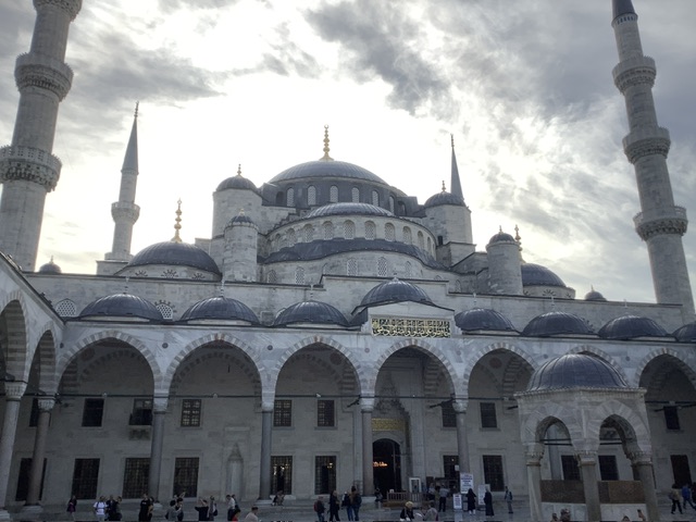11月8日のブログ「イスタンブールのスルタンアフメット・ジャミィ、アヤソフィア、トプカプ宮殿等を訪問」 「日刊オゼ☆ケン」通信 THE 3rd