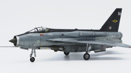bac ライトニング F Mk.6のプラモデルの側面