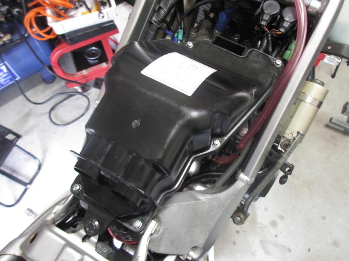 MC21のエアクリーナーボックスを取り付けよう②・・・の巻 - GSX-R