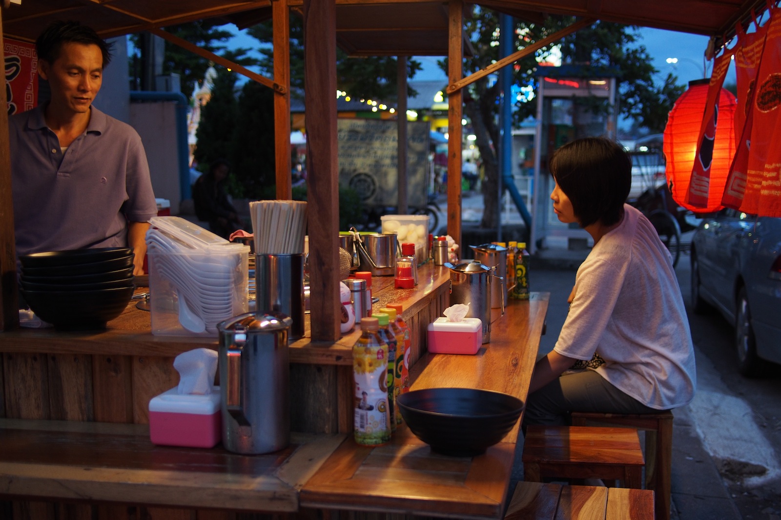 ウドンタニ駅前の屋台ラーメン屋 Yの王宮