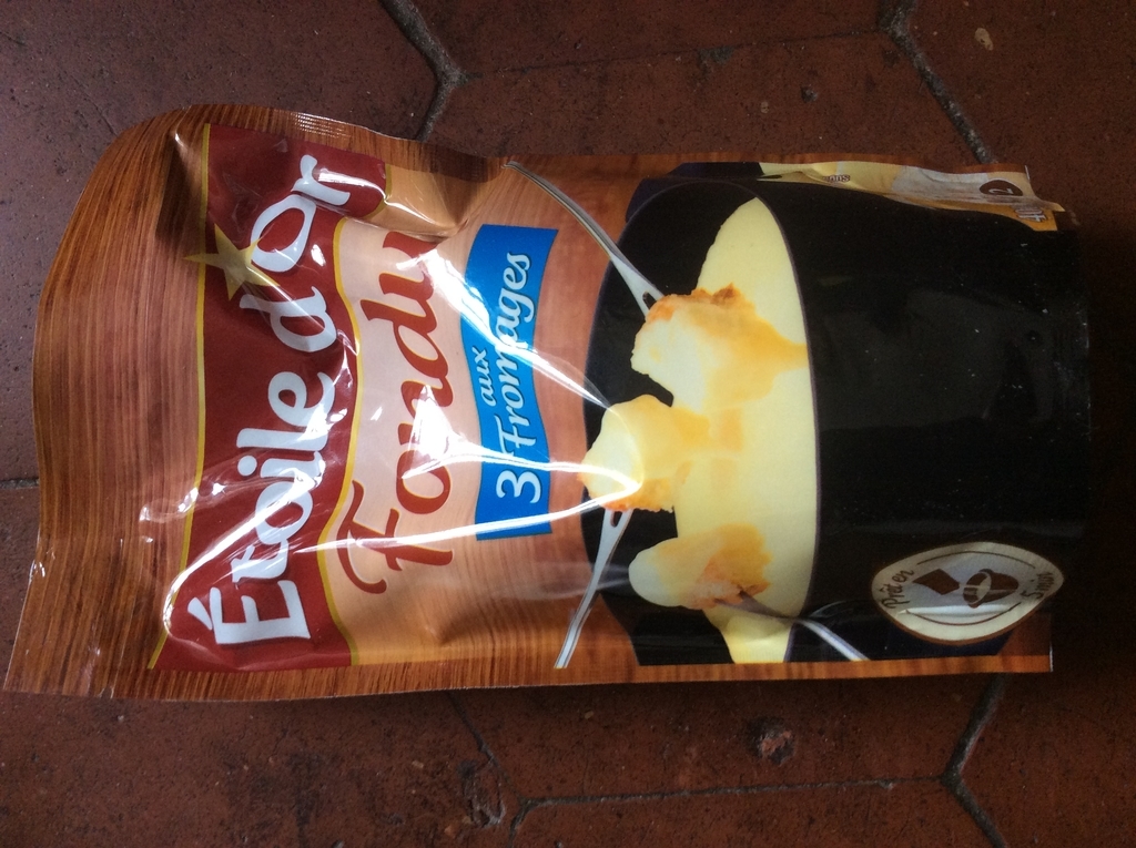 LIDLの特売 Preparation pour fondue aux 3 fromages 今日のパリ 今日のパン（パリのオジサン）