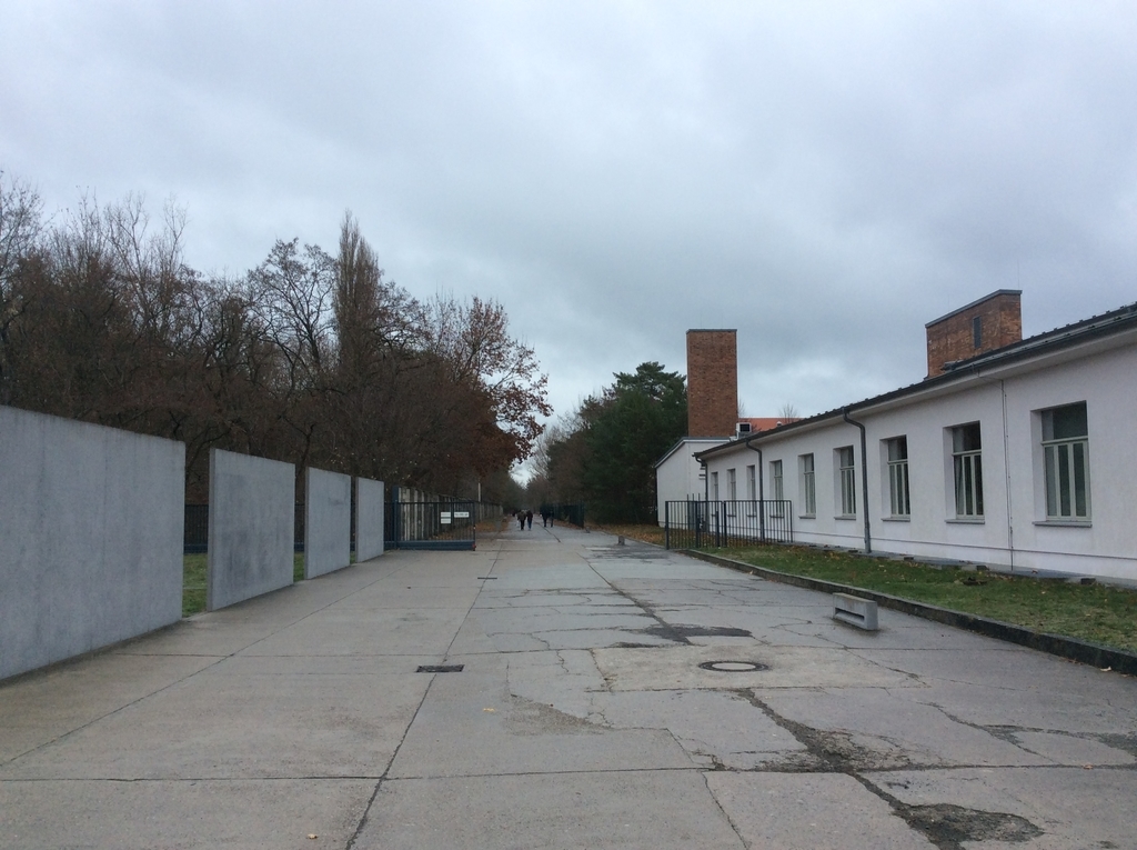 べルリンへ ザクセンハウゼン強制収容所 後編 今日のパリ 今日のパン（パリのオジサン）