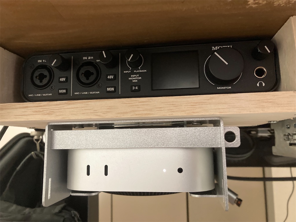 M4 Mac miniをデスク下にマウントした - 東京生まれHOUSE MUSIC育ち