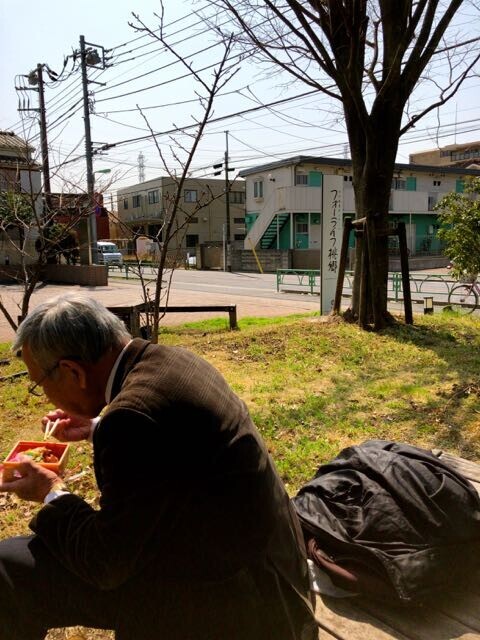 特養前