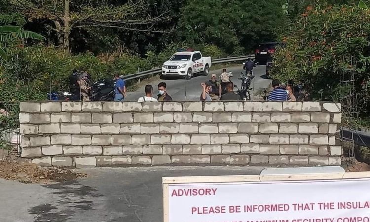 道路に突然コンクリートの壁 困惑する住民とその理由とは フィリピン フィリピン最後の楽園パラワン島 日常編