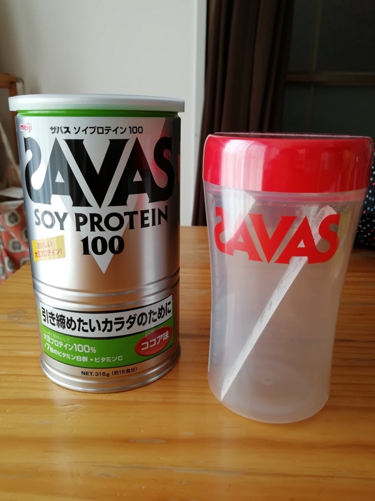 ザバス　粗衣プロテイン100とシェイカーの画像