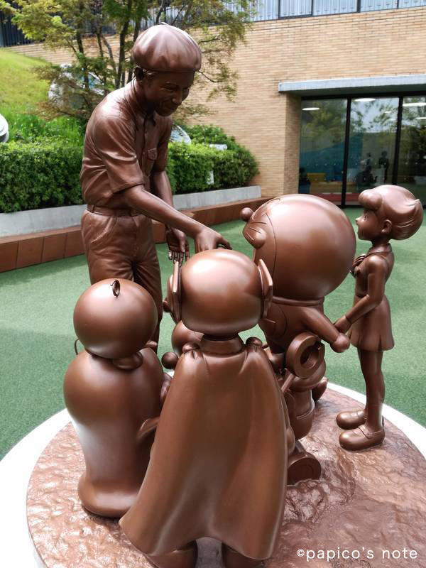 藤子不二雄ミュージアム　藤子不二雄とキャラクター銅像