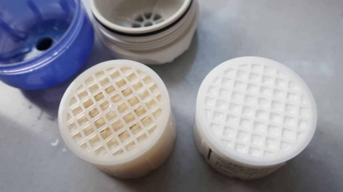 使用前後の2つのカートリッジ。