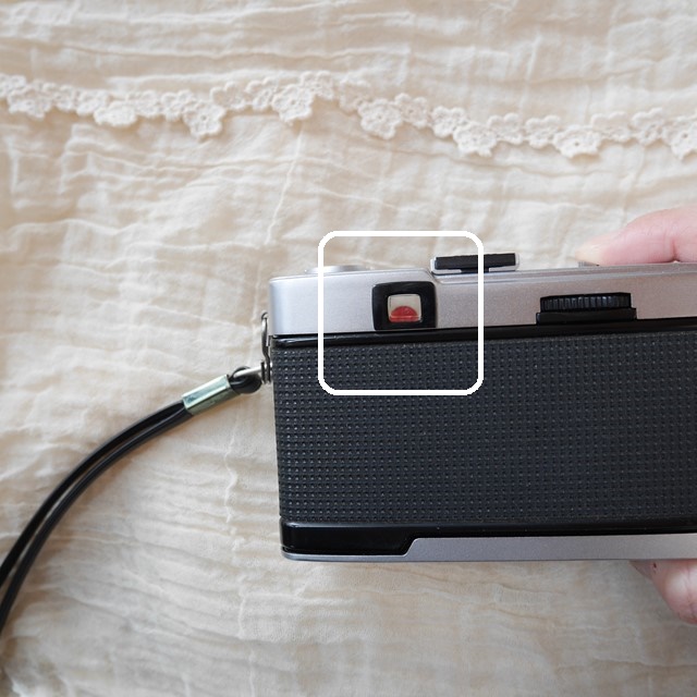 OLYMPUS TRIP 35 フィルムカメラ シルバー 赤ペロあり OLYMPUS】 TRIP