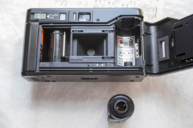 ヤシカ YASHICA T AF-D フィルム コンパクトカメラ backend=imagemagick;version=1;