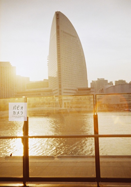 ハーフカメラCanon Demi Sで、横浜夜景撮影 | 使用フィルムUltramax400