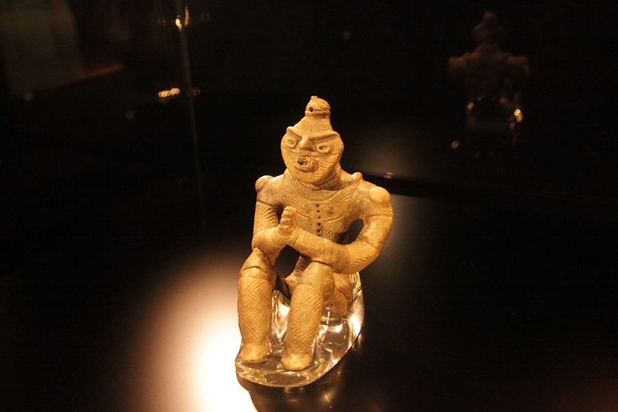 縄文 重要文化財の土器が撮り放題の是川縄文館に行く 知識の塵の中に蟄居していても宇宙の秘密を知悉することはできない