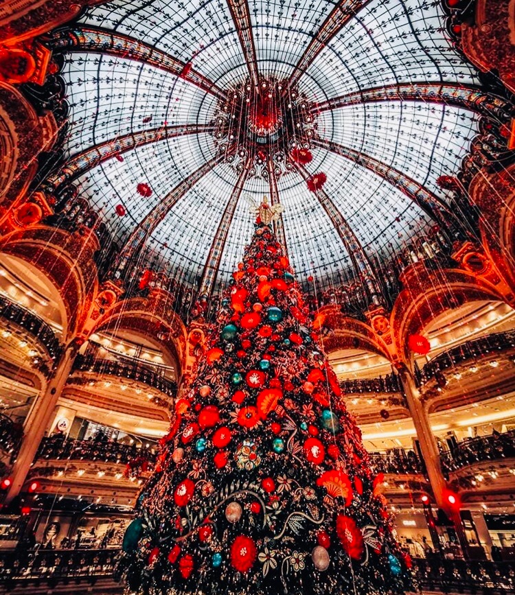 Galeries Lafayette パリで気軽にクリスマス雰囲気を味わうならココ Commune