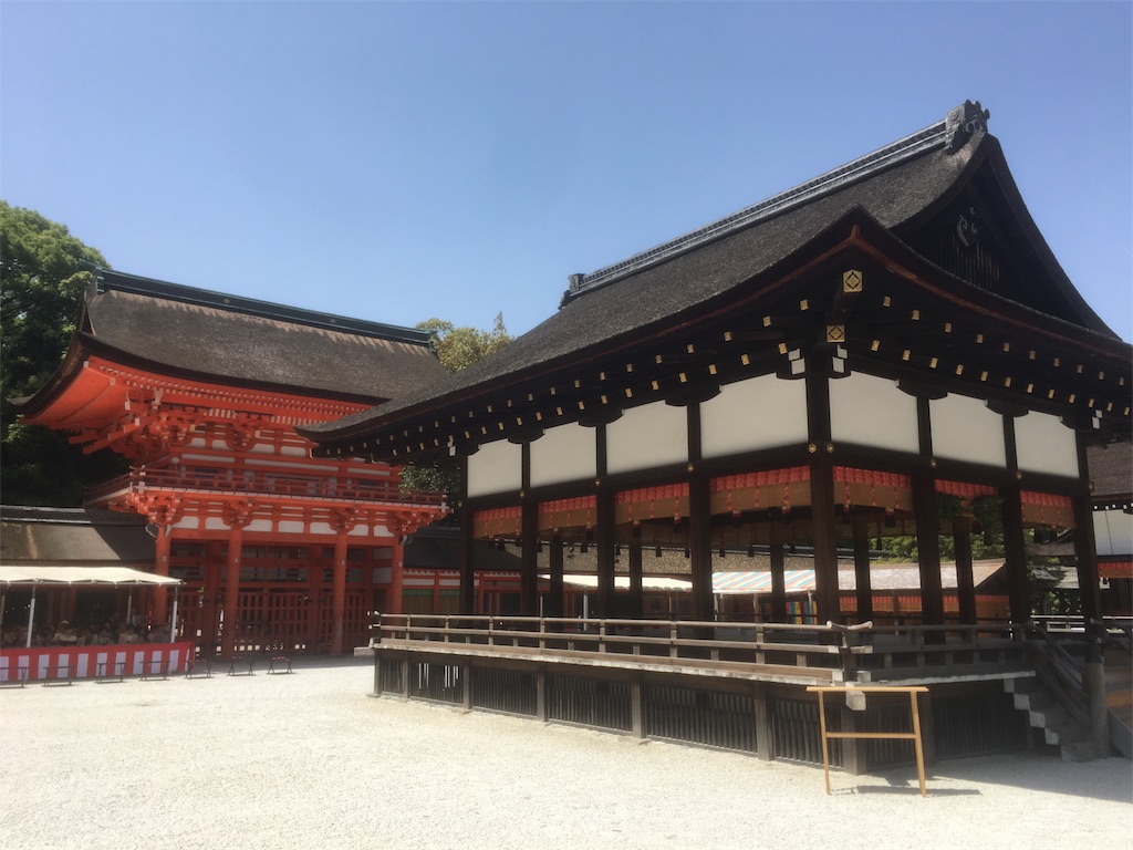 京都に来たら食べたい絶品抹茶ソフト 清水寺エリアにある 清水二年坂 石畳 小豆のせらび 日本とパリと 美味しいものと