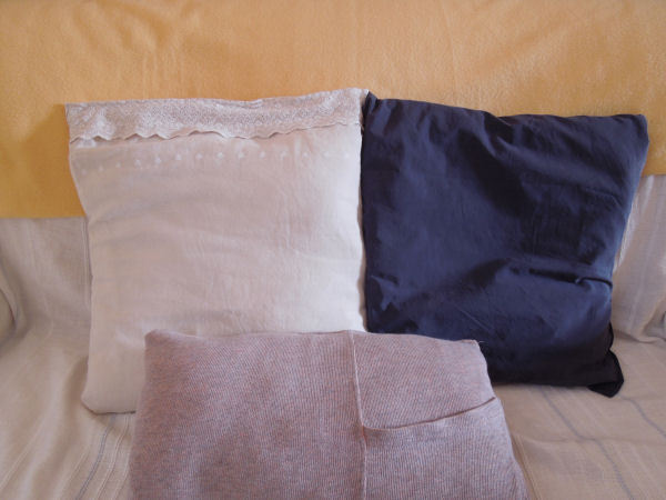 着なくなった洋服でクッションカバー ハンドメイドも更にリメイクで使い切る ネットぐるぐる目が回る