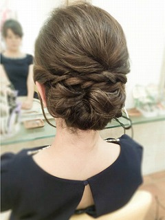 謝恩会のドレスに似合う髪型は 簡単ロングアレンジやハーフアップ ひとことハピネス