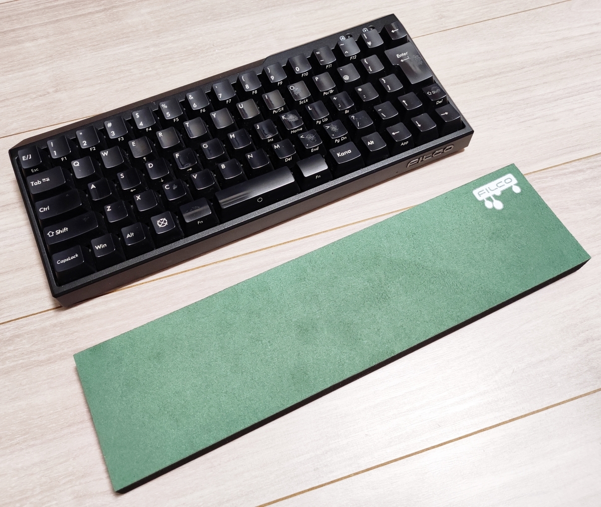 コンパクトキーボードとリストレスト