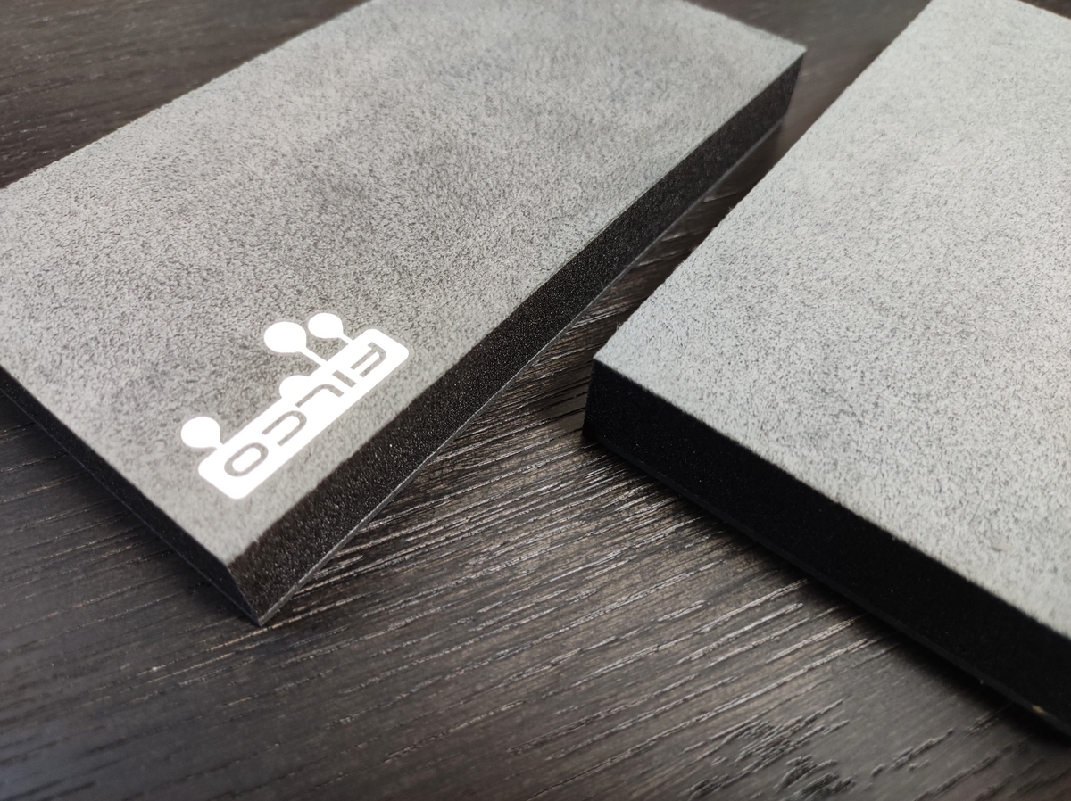 グレーのリストレスト