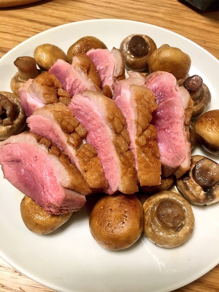 合鴨ソテーと合鴨の脂で焼いたマッシュルーム 酒と飯 合鴨ソテーと合鴨の脂で焼いたマッシュルーム 酒と飯
