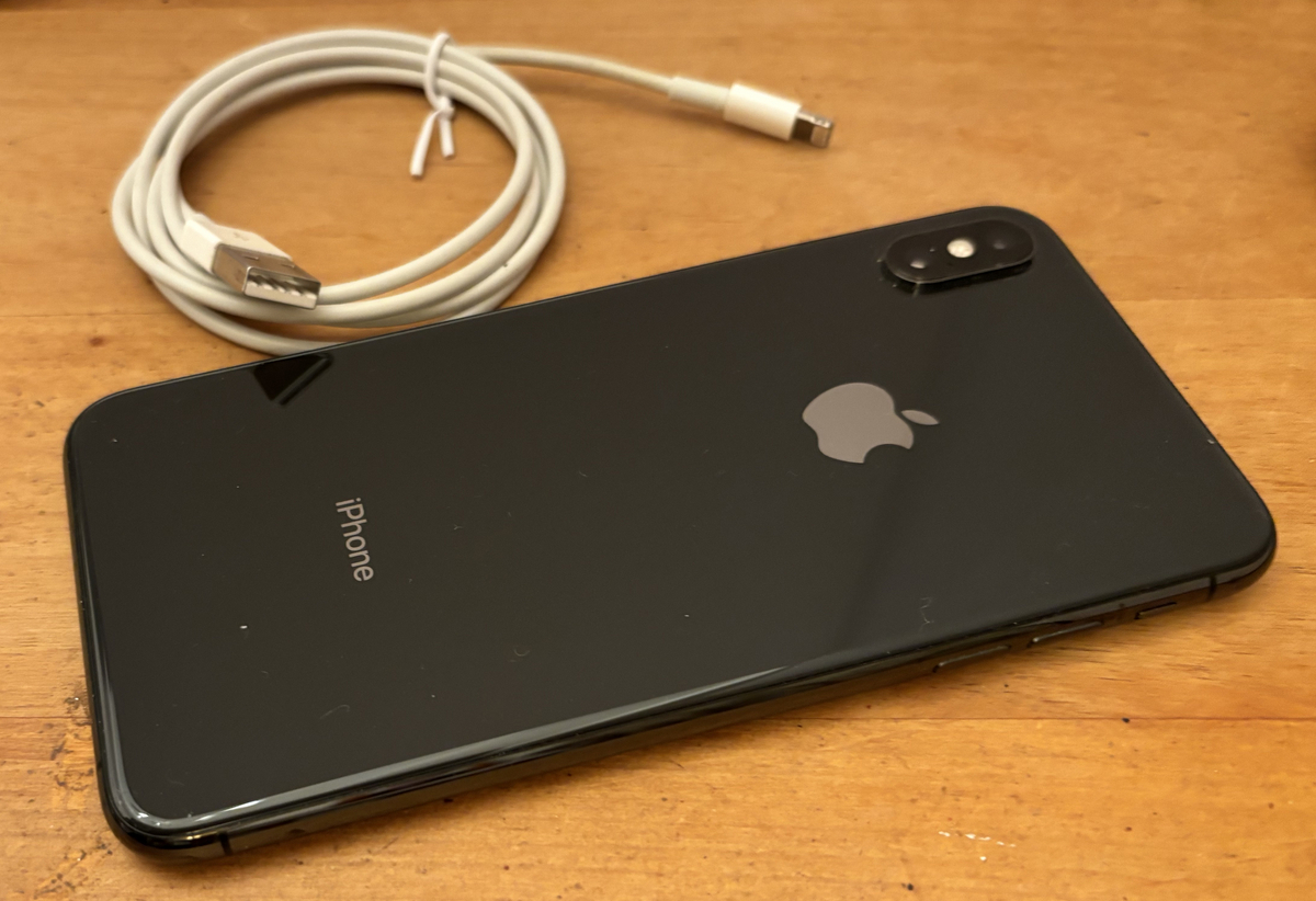 6年ぶりの機種変更。大人色のiPhone15plusイエローに変えてみた 