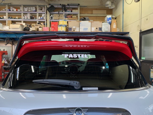 MINI R56 Duell AG ルーフスポイラー　カーボン MINI R56 Duell AG ルーフスポイラーカーボン