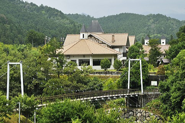 奥伊勢フォレストピア宮川山荘はひなびた山村の清流のふもとにあった 湯かげん どうですか