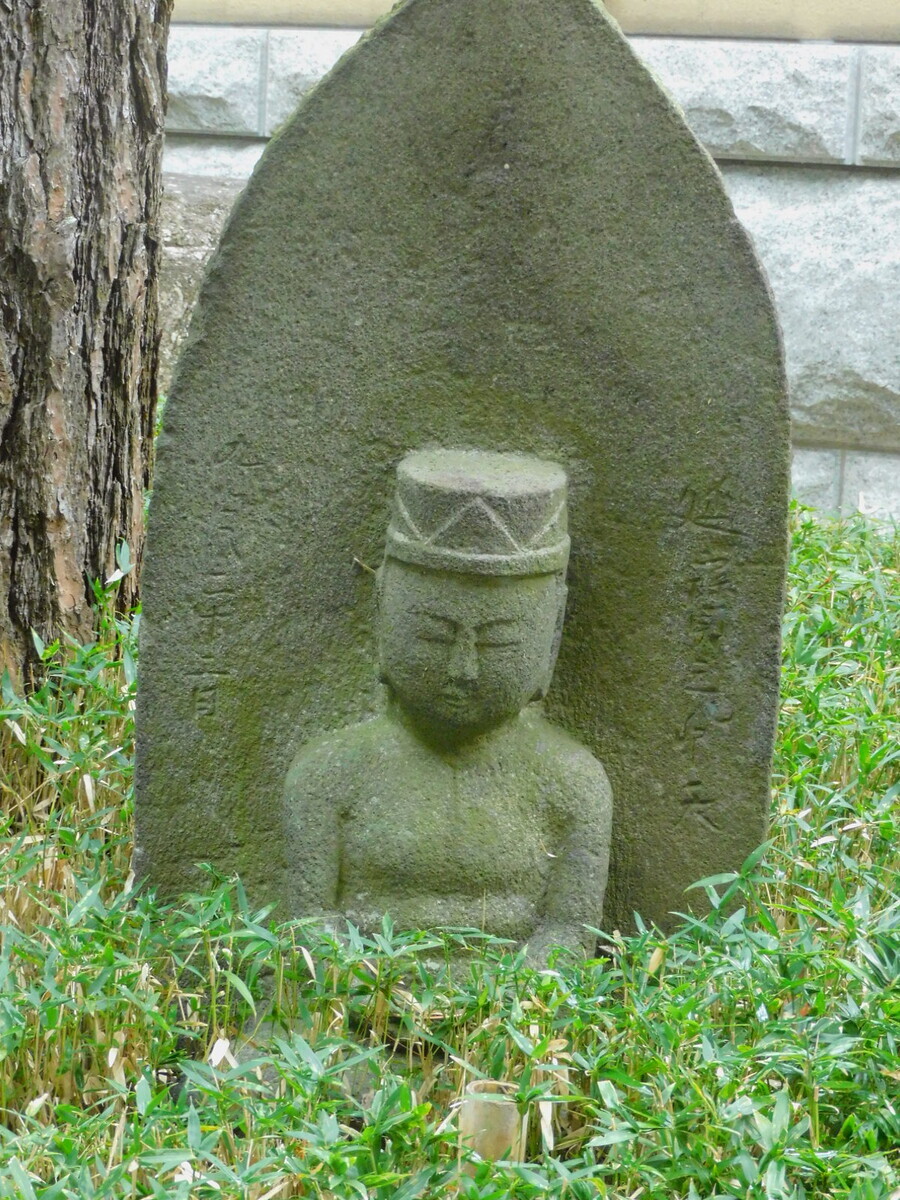 世田谷・実相院の石仏 - Peepooblue's Sketchbook