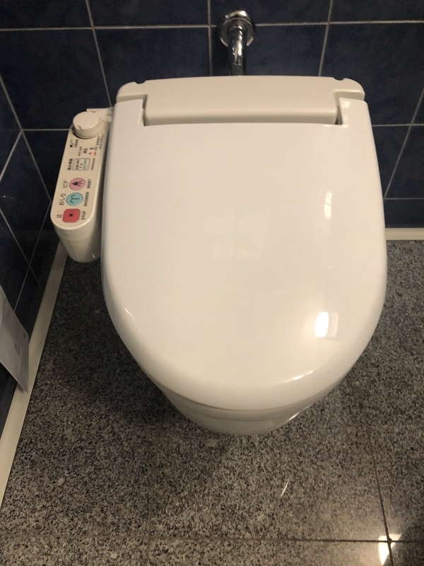 ウォシュレット付きトイレ