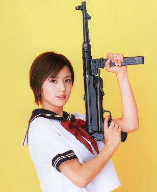 登場! よもやま話】セーラー服と機関銃で使われている短機関銃について 絵画