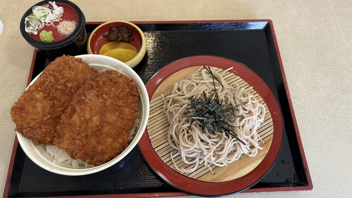 わらじカツざるそばセット