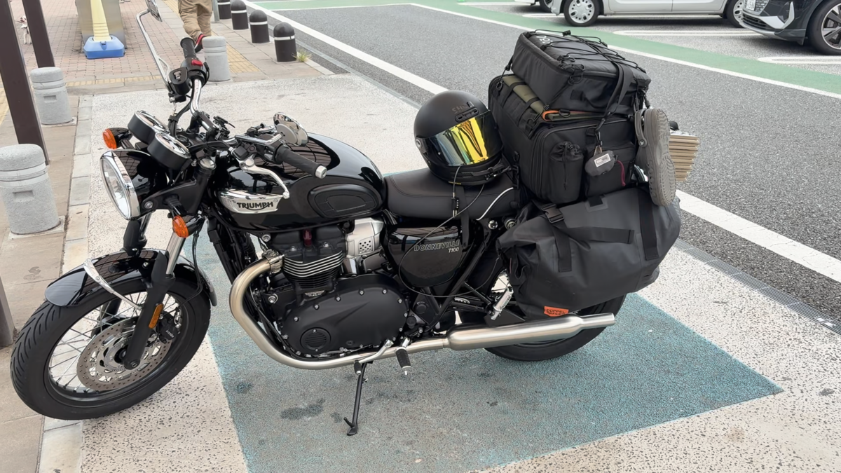 積載したボンネビルT100