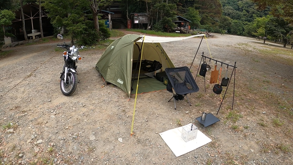 新戸キャンプ場のサイトとSR400
