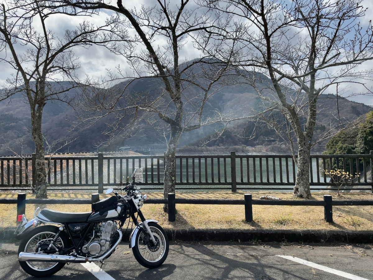 無料駐車場からの景色とSR400