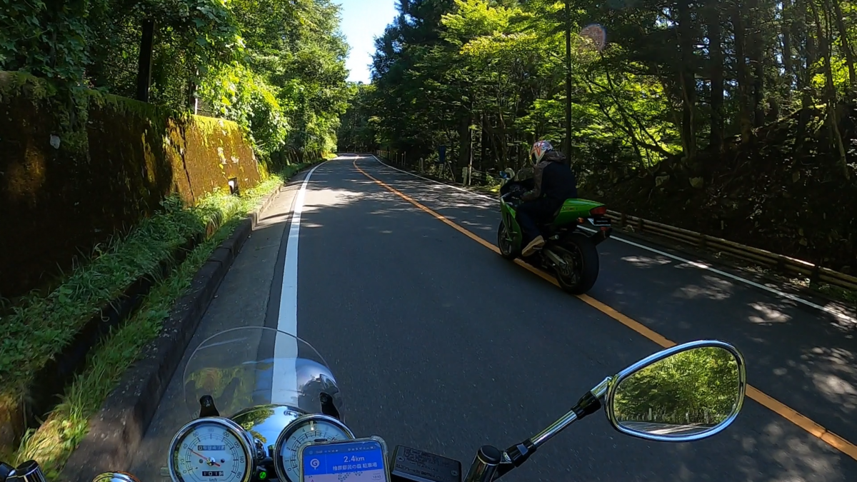 大人しく道を譲るぺーぺーSE