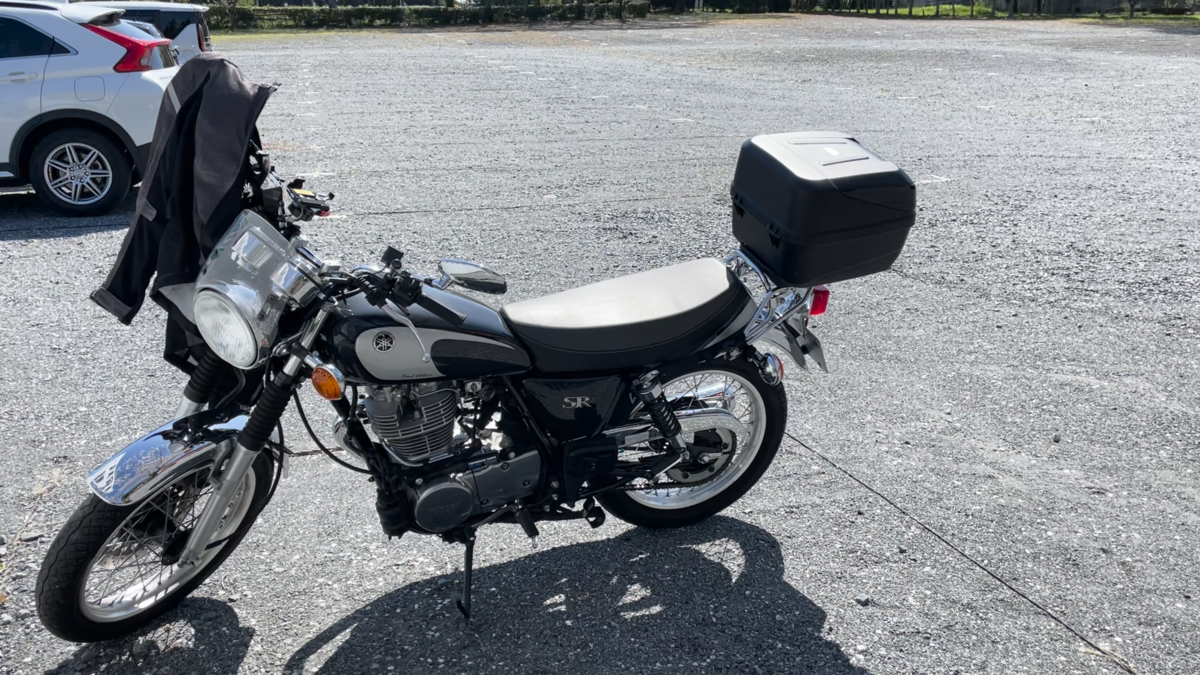 駐車したSR400