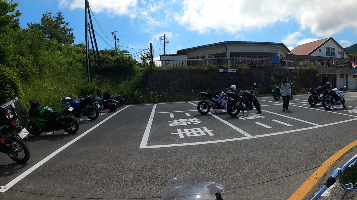 つつじヶ丘駐車場に停められたバイクたち