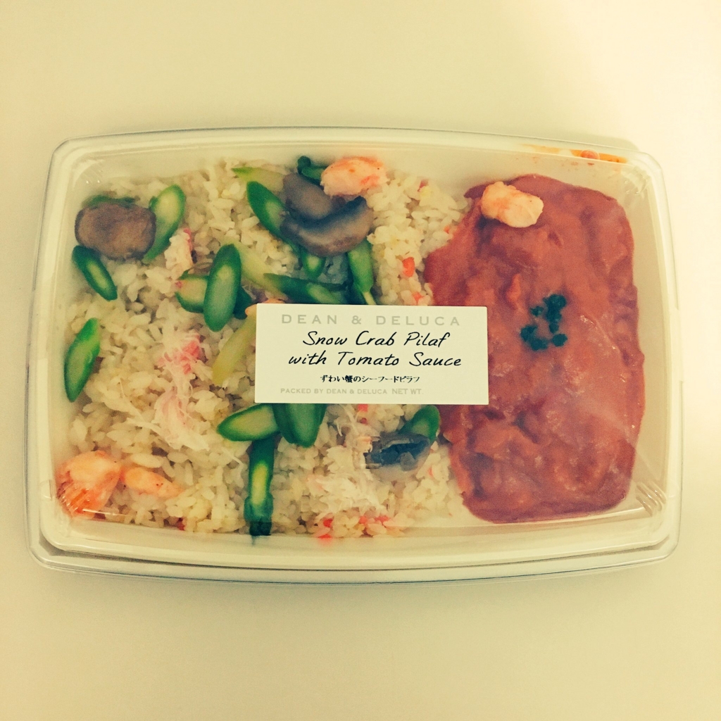 新宿ニュウマンdean Delucaの雑穀米と紅ずわい蟹のシーフードピラフをお弁当に セブンイレブンのミネストローネとオリジン弁当のほうれん草の胡麻和えもプラス 上京ゴリラの東京ごはん日記