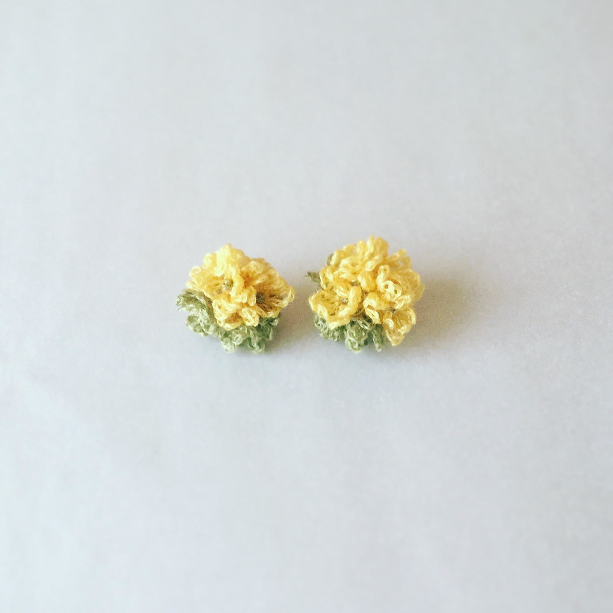 かぎ針編みの菜の花ピアス 週末職人
