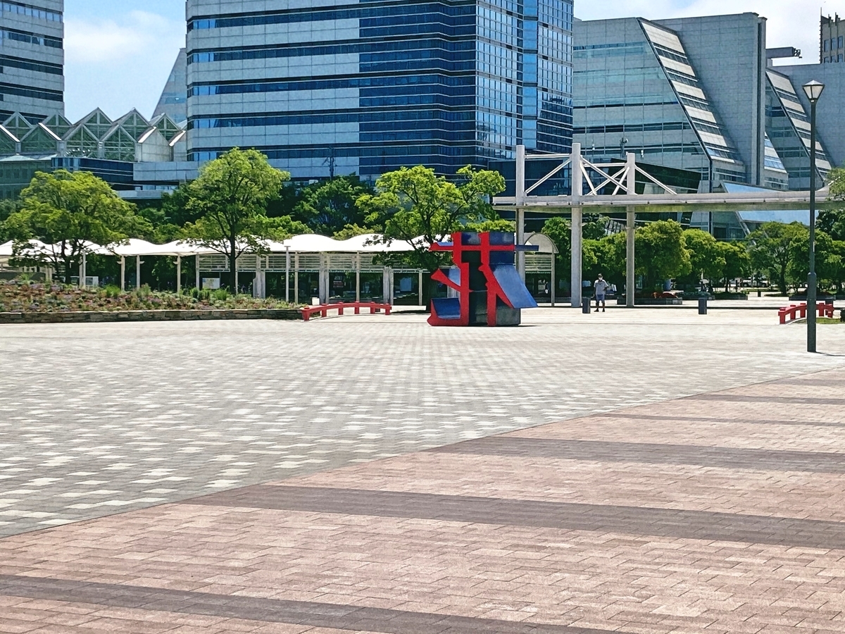 f:id:philo1985:20200813070901j:plain 階段 竪穴式住居 二世帯住宅 向田邦子