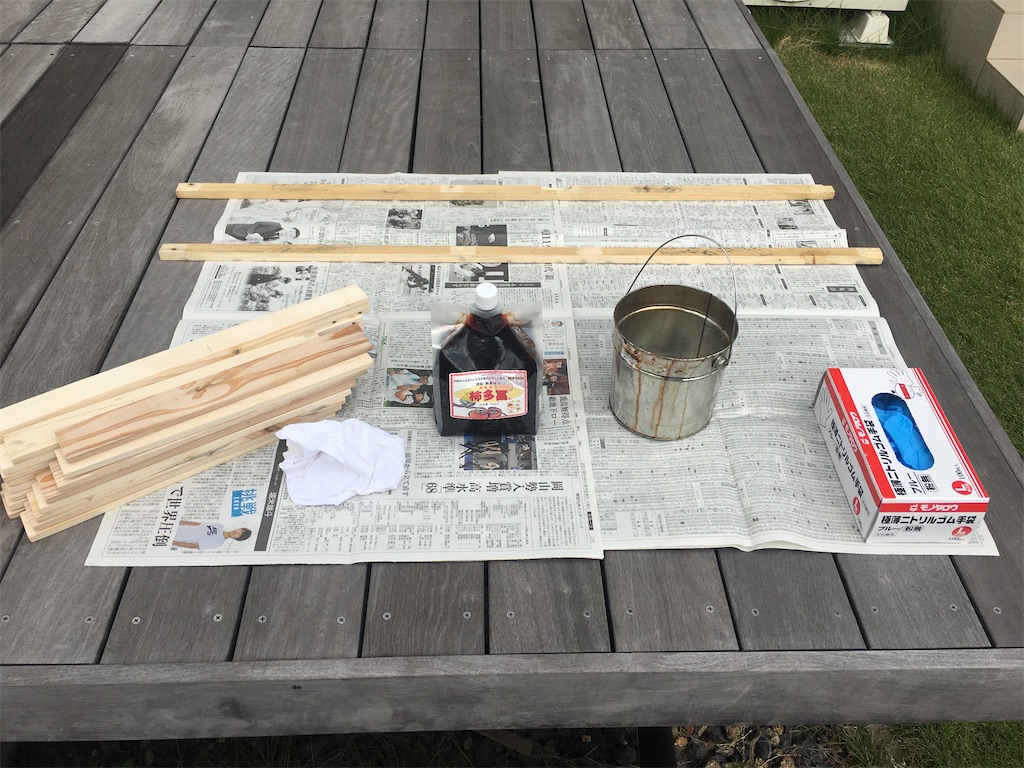 パレットの廃材で 庭キャンプ用ロールローテーブルをdiy 其の参 柿渋塗装編 ふぇにっくす ほびーらいふ