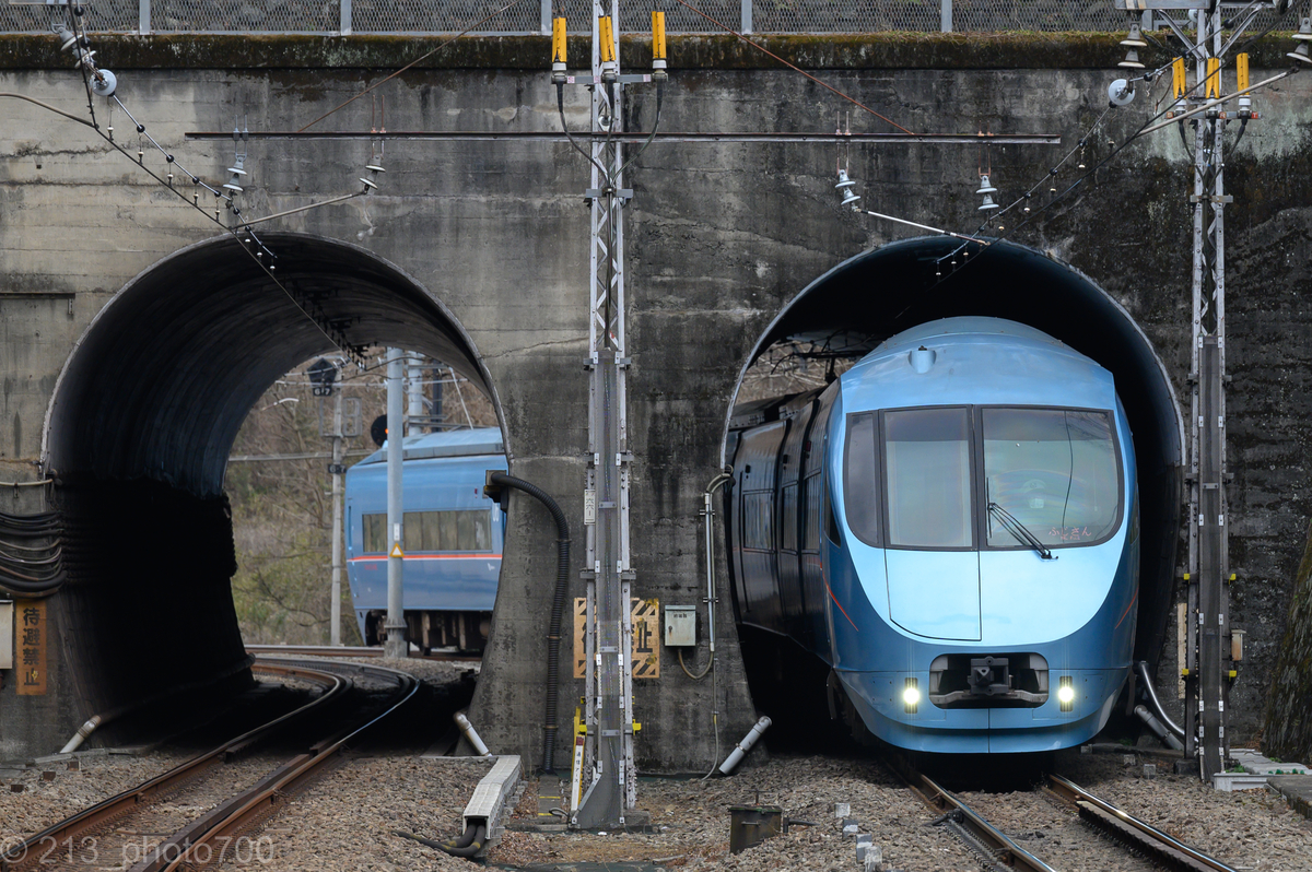 全長990mの真っ暗なトンネルに広がるのは、光の巨大ミュージアム