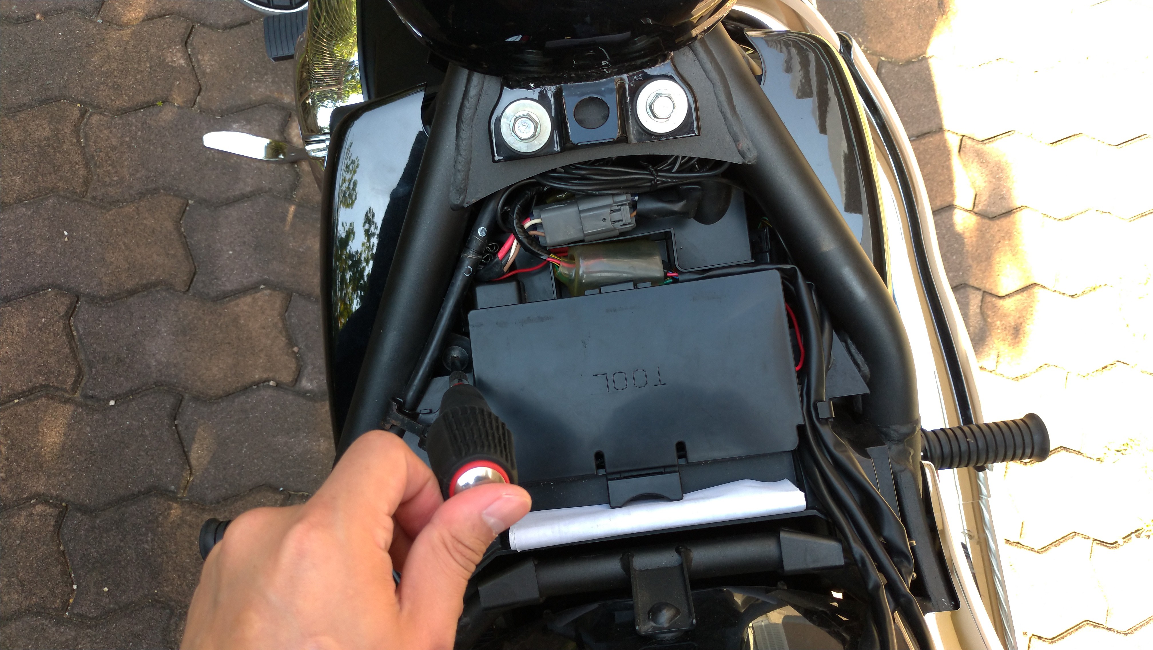 バルカン900カスタム ヒューズボックスから電源取り出し ぴーちゃのブログ