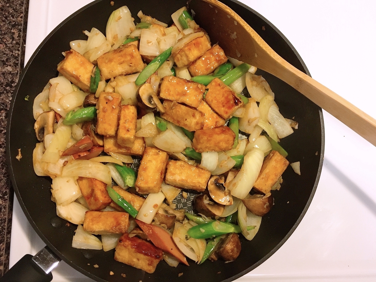 ヴィーガン🌱お豆腐と野菜の炒め物 - Piggy's Delight