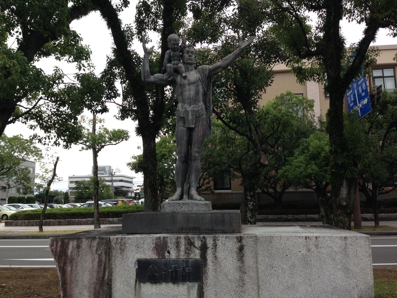 彫刻 大理石台座付き 日本の彫刻家 古賀忠雄 草原の朝 古賀忠雄 彫刻