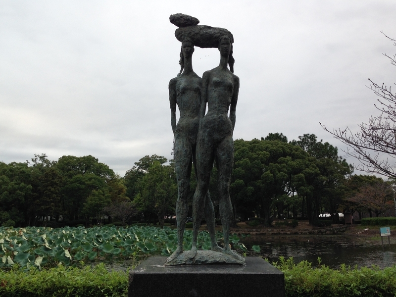 彫刻 大理石台座付き 日本の彫刻家 古賀忠雄 草原の朝 彫刻 大理石台座