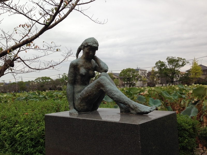 彫刻 大理石台座付き　日本の彫刻家　古賀忠雄　草原の朝 彫刻 大理石台座付き 日本の彫刻家 古賀忠雄 草原の朝 古賀忠雄 彫刻の